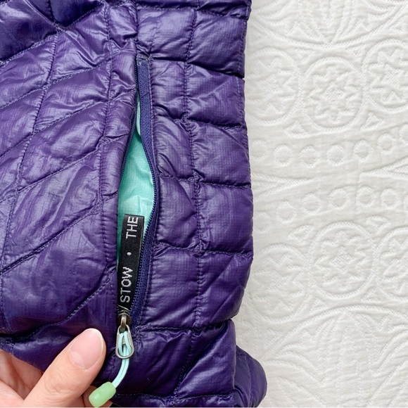 The North Face Women's Thermoball‎ Full-Zip Jacket - Picture 3 of 5